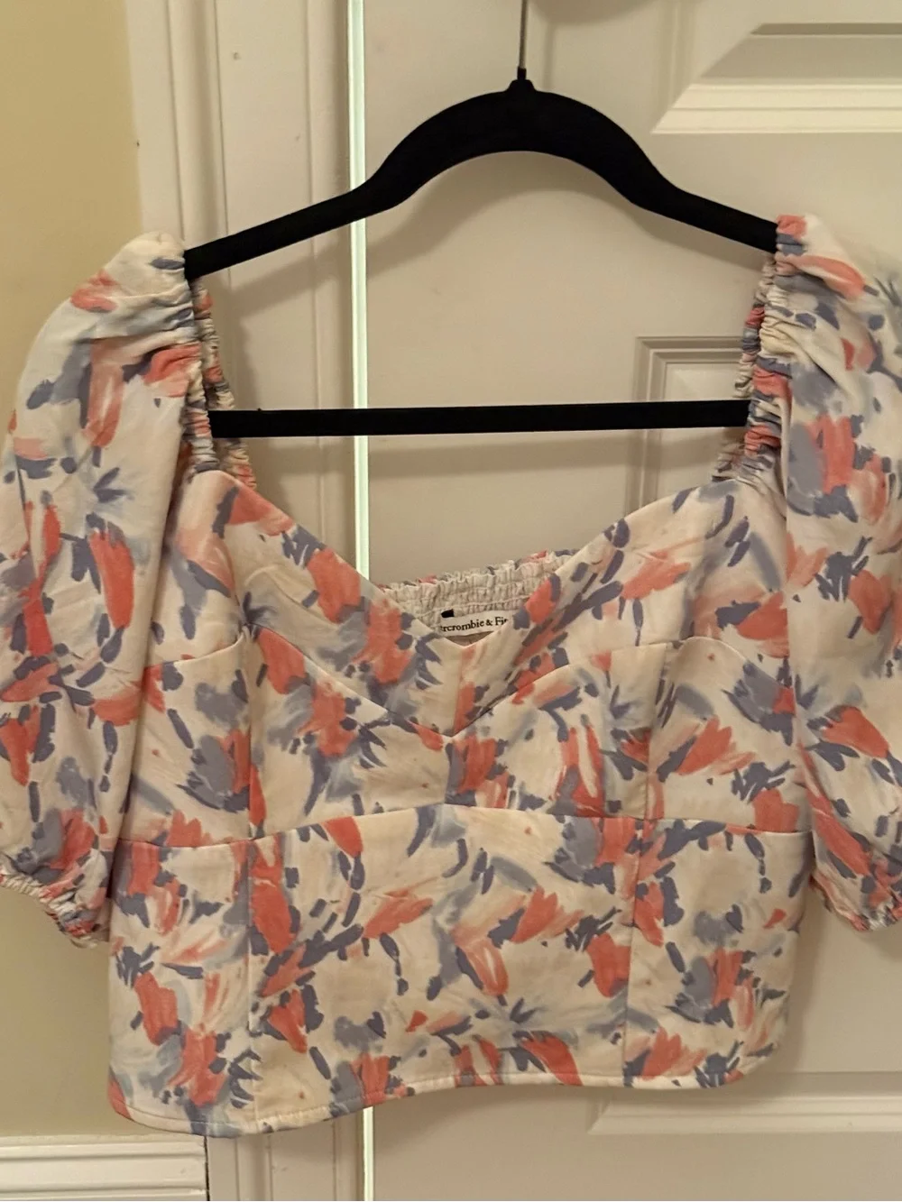 Abercrombie & Fitch Coral and Lavender Floral Puff Sleeve Crop Top